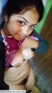 44 gorgeous Indian females in naked selfies01