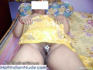 50 Pictures of Desi Bhabhi in Nude Pussy Gallery01