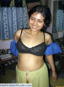 Indian village sluts expose their naked bodies01