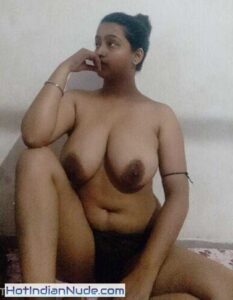 Indian Nude Pics Bhabhi Showing Boobs And Pussy14