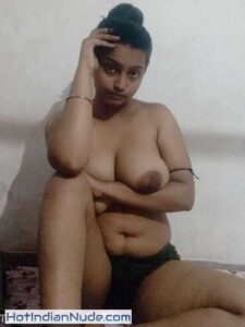 Indian Nude Pics Bhabhi Showing Boobs And Pussy15