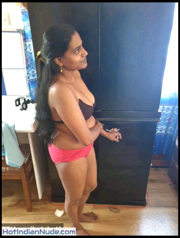 Telugu Bhabhi Showing Her Nude Sex Photos With BF38