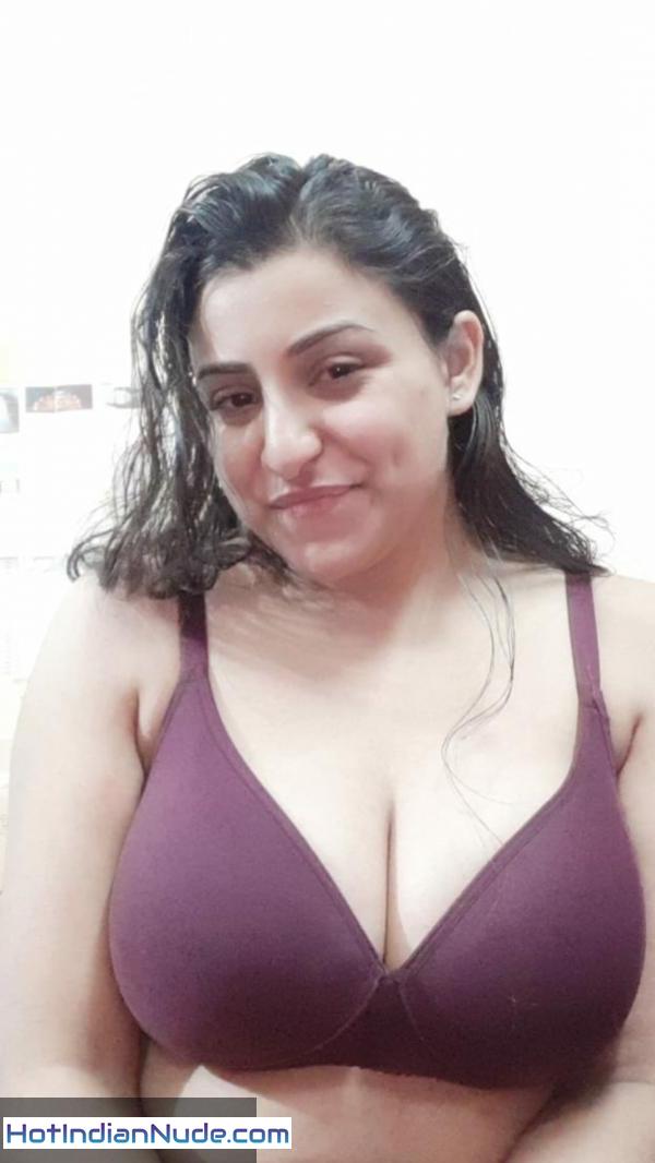 Desi Nude Bhabhi Photo