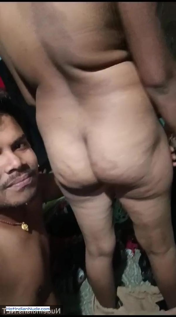 amateur nude sex photos ki nangi pics aur hot gallery - Horny Tamil man inserts finger inside nude wife’s pussy 349