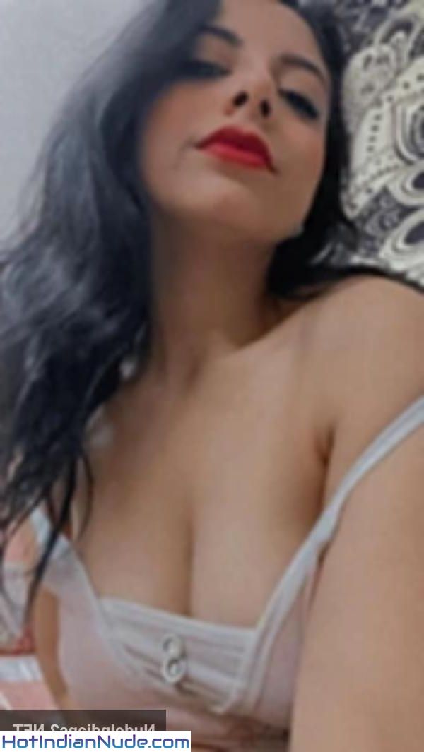 Badi Chuchi Nri Nude Fit Selfie