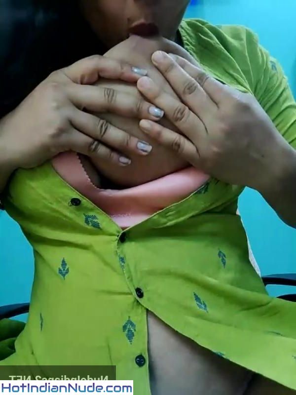 Badi Chuchi Wali Nandini Nude