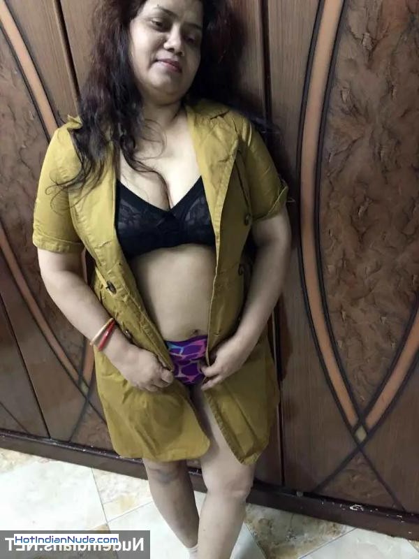 big boobs nude selfie ki nangi pics aur hot gallery - Bangladeshi aunty shows big boobs and bra panty selfies 137