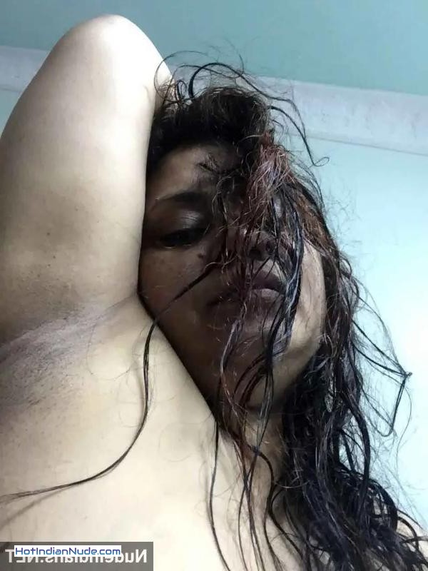 big boobs nude selfie ki nangi pics aur hot gallery - Bangladeshi aunty shows big boobs and bra panty selfies 137