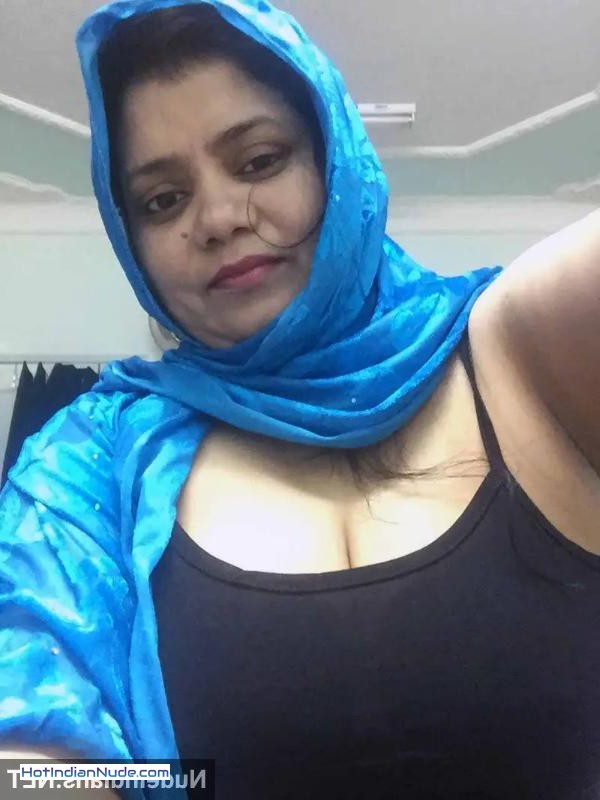 big boobs nude selfie ki nangi pics aur hot gallery - Bangladeshi aunty shows big boobs and bra panty selfies 137