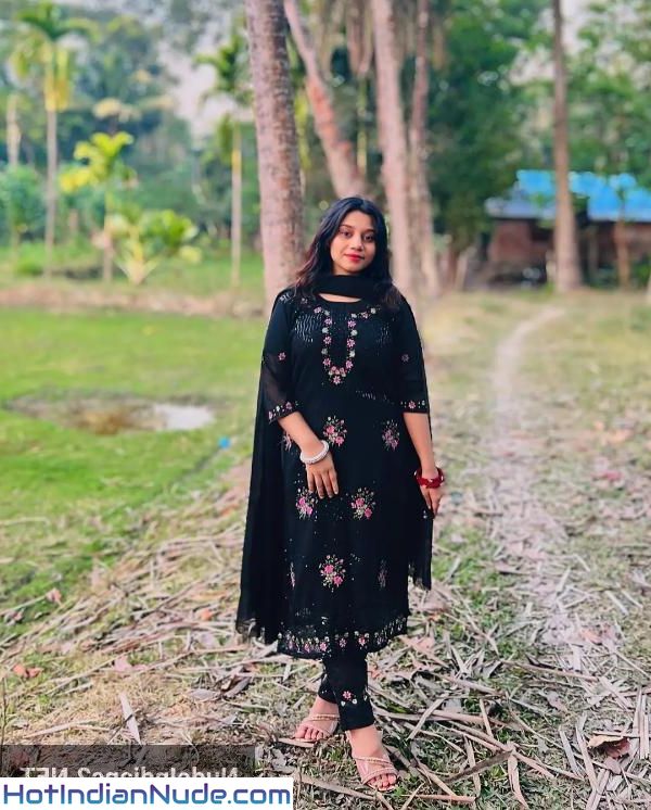 Cute College Kashmiri Deepfake Celebrity