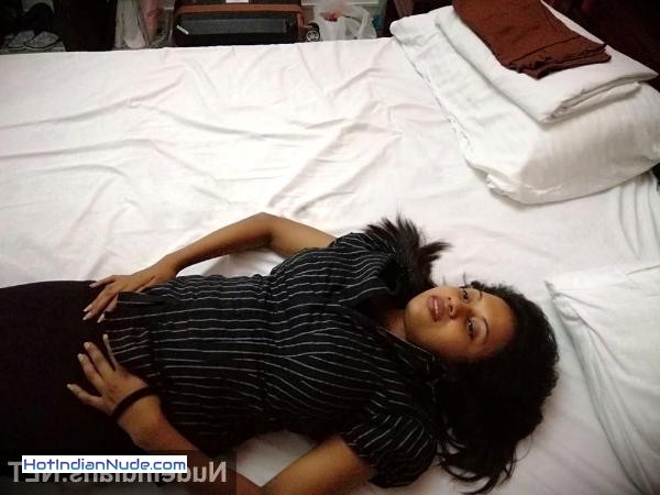 deshi girl naked photo ki nangi pics aur hot gallery - Busty Marathi girl sucks lover’s dick in bed fully naked 48