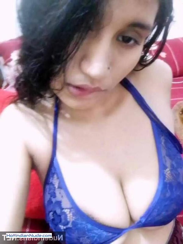 desi bhabhi sex pics ki nangi pics aur hot gallery - Poonam bhabhi flashing round big boobs in tight bra to devar 527