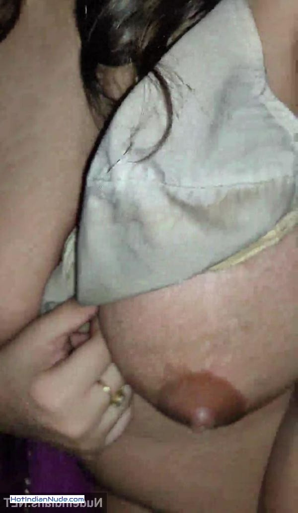 Busty desi hottie ne dikhaya apna gulabi jalwa apne lover ke liye fully nude