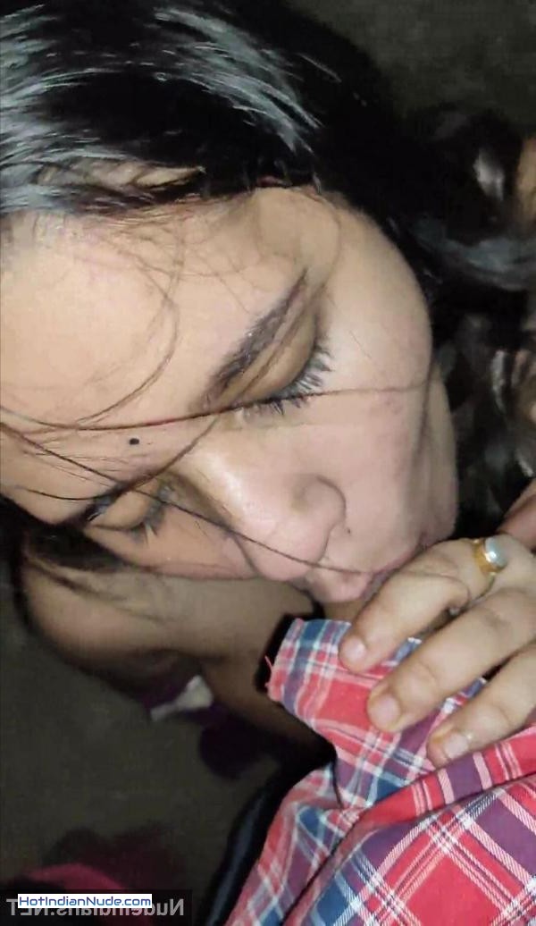 Busty desi hottie ne dikhaya apna gulabi jalwa apne lover ke liye fully nude