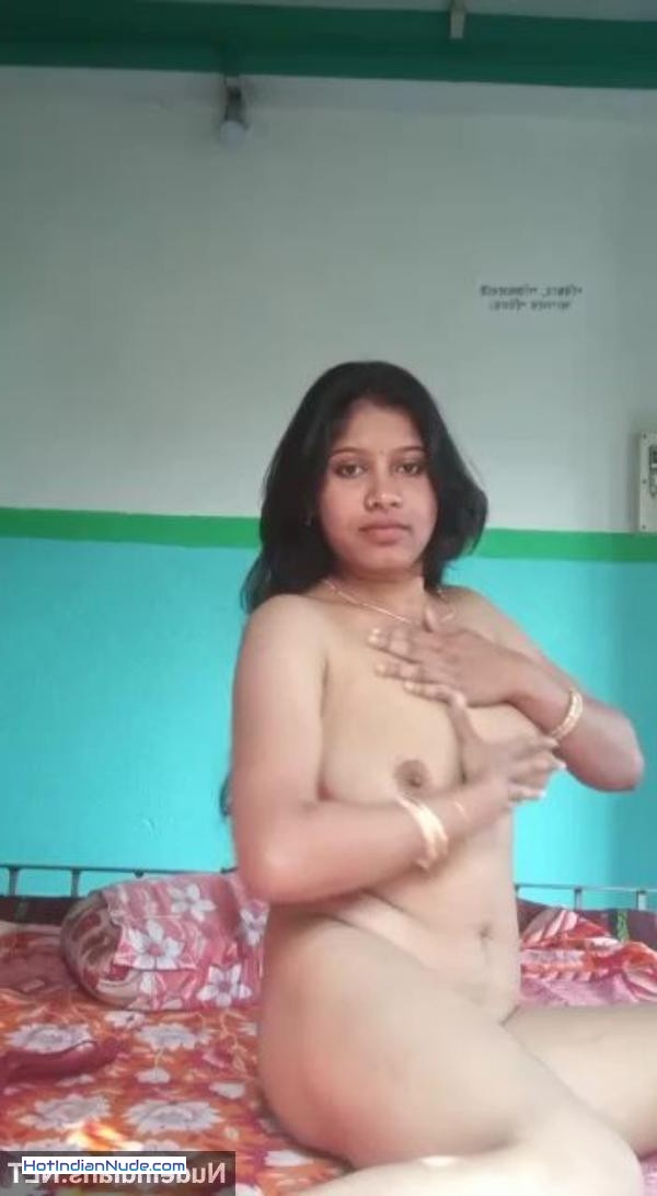 desi sex photos ki nangi pics aur hot gallery - Bhabhi nude boobs photos – Bra panty striptease on camera 356