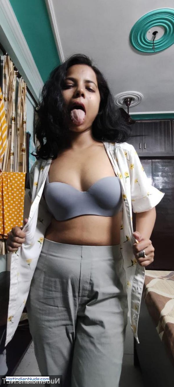 free indian nude pics ki nangi pics aur hot gallery - 20yo Hot girl shares boobs pics to lover after feeling horny 734
