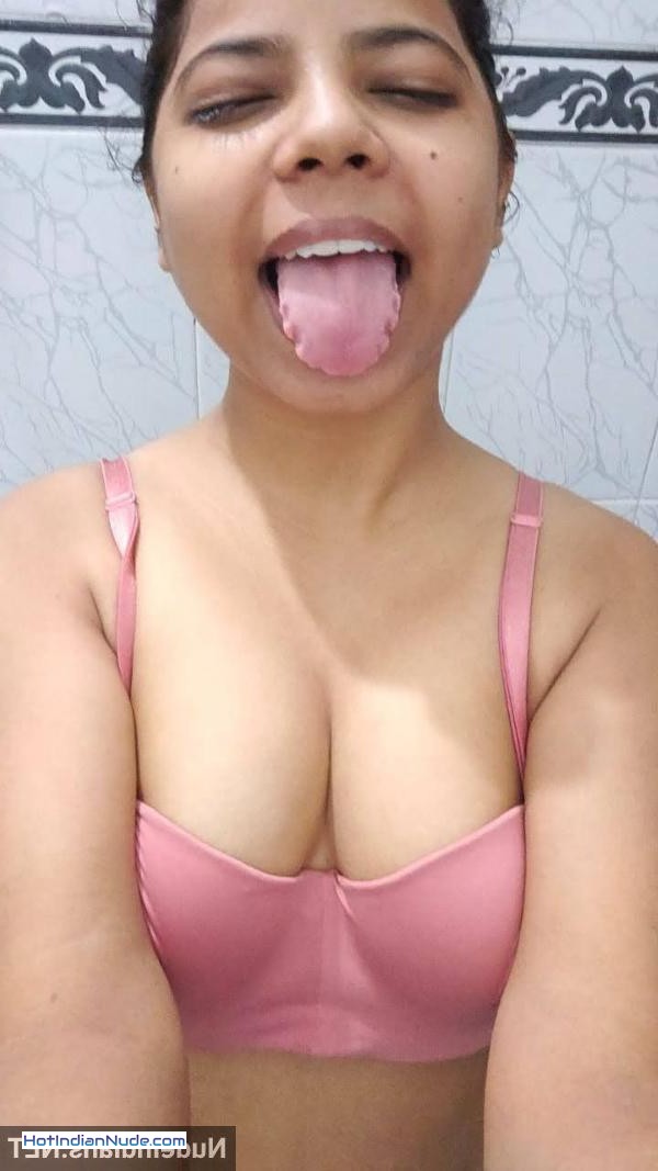 free indian nude pics ki nangi pics aur hot gallery - 20yo Hot girl shares boobs pics to lover after feeling horny 734