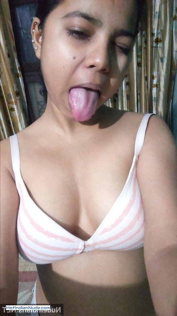 free indian nude pics ki nangi pics aur hot gallery - 20yo Hot girl shares boobs pics to lover after feeling horny 734