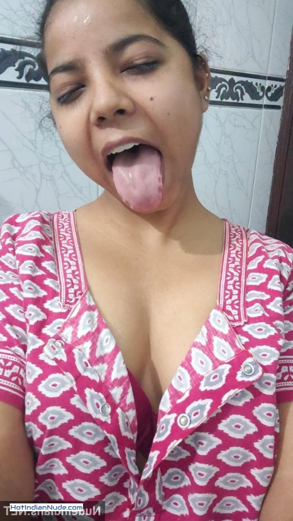 free indian nude pics ki nangi pics aur hot gallery - 20yo Hot girl shares boobs pics to lover after feeling horny 734