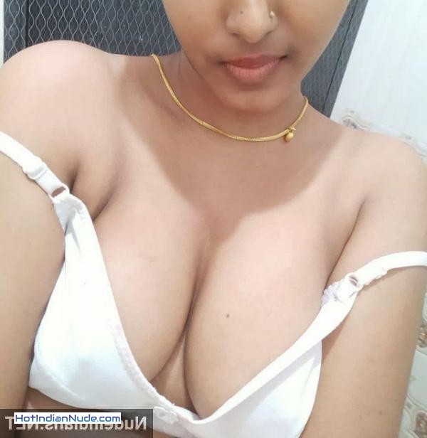 hot chicks nude selfies ki nangi pics aur hot gallery - Tamil girl exposing dark boobs and nipples to BF in selfies 73