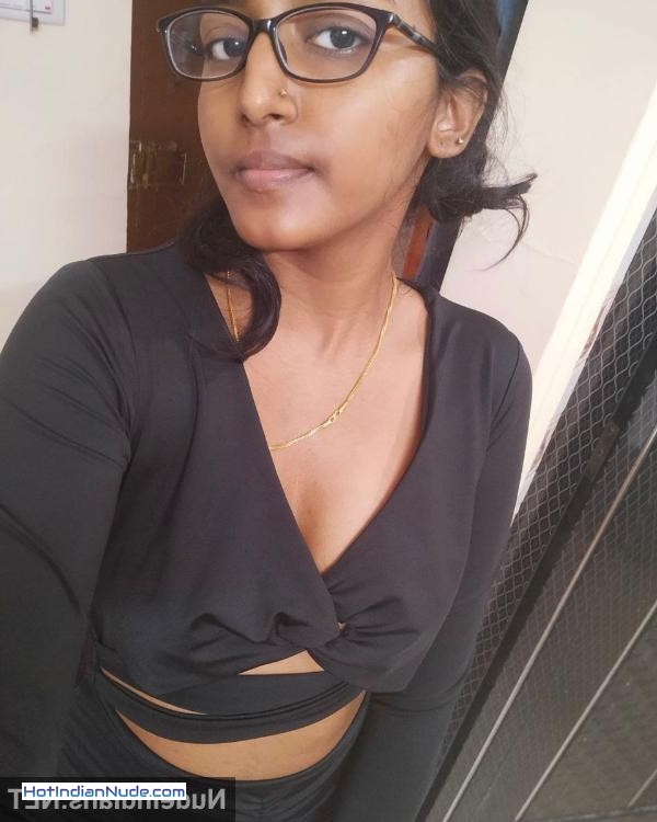 hot chicks nude selfies ki nangi pics aur hot gallery - Tamil girl exposing dark boobs and nipples to BF in selfies 73