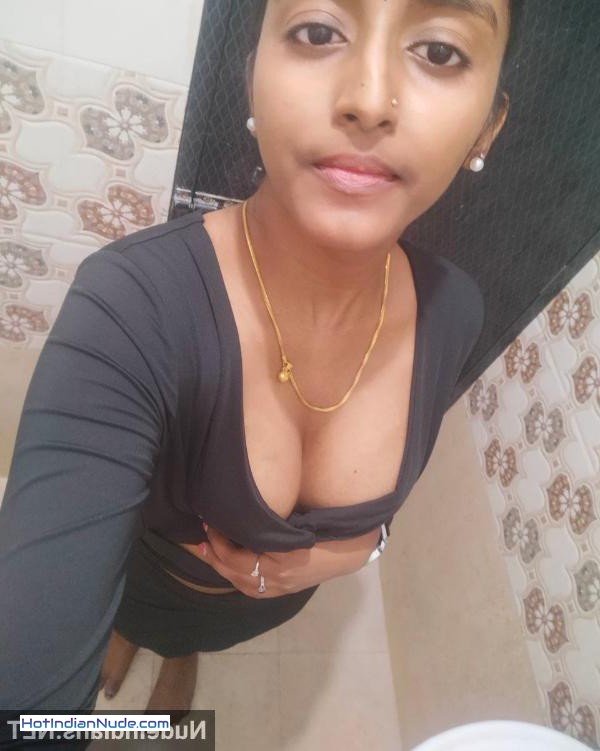 hot chicks nude selfies ki nangi pics aur hot gallery - Tamil girl exposing dark boobs and nipples to BF in selfies 73