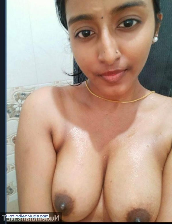 hot desi sex pics ki nangi pics aur hot gallery - Tamil girl exposing dark boobs and nipples to BF in selfies 24