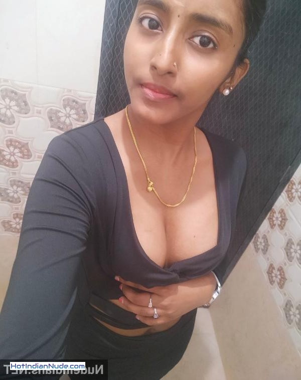 hot desi sex pics ki nangi pics aur hot gallery - Tamil girl exposing dark boobs and nipples to BF in selfies 24