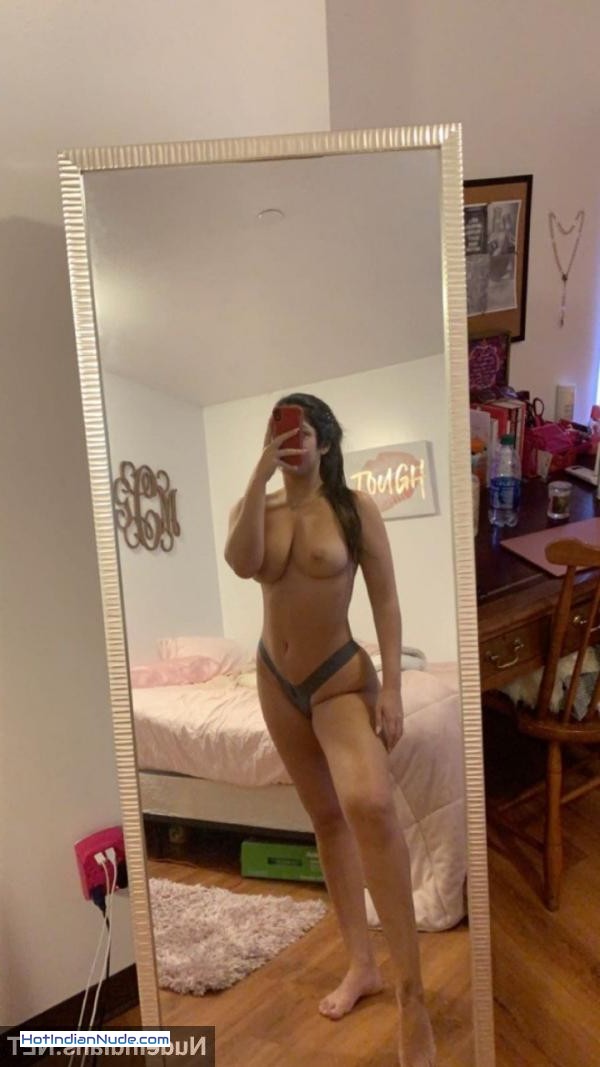 Hot Girl Big Boobs Xxx ki nangi pics aur hot gallery - See hot NRI girl flashing big tits and ass in bold selfies 26