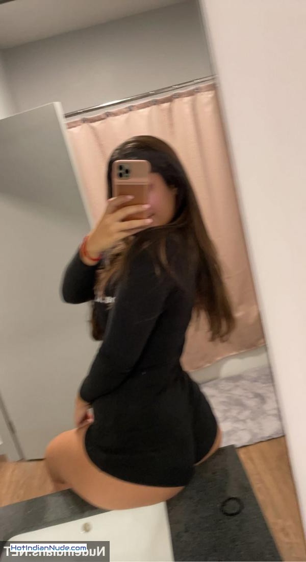 Hot Girl Big Boobs Xxx ki nangi pics aur hot gallery - See hot NRI girl flashing big tits and ass in bold selfies 26