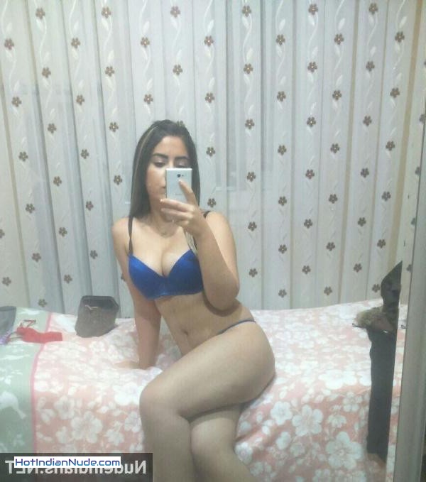 Desi College Cuties Ka Sizzling Boobies Collection!