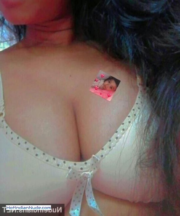 Desi College Cuties Ka Sizzling Boobies Collection!