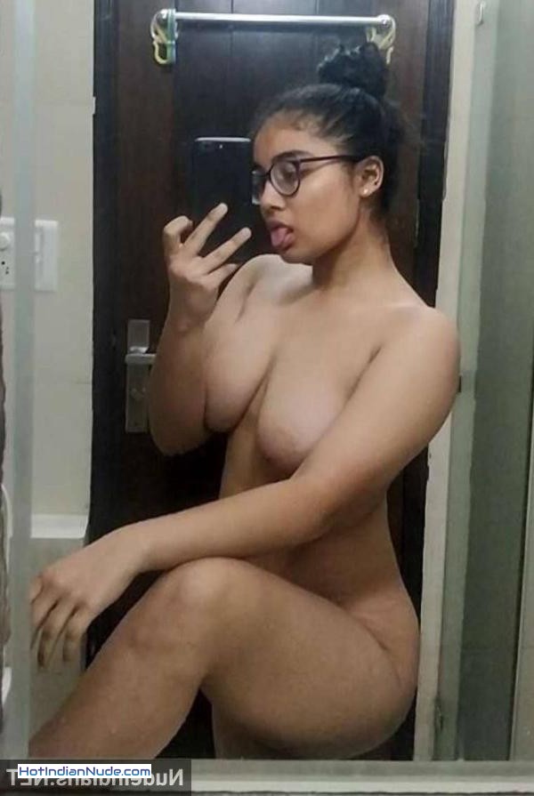 hot indian girls nude ki nangi pics aur hot gallery - Young girls full nude selfies shared before college fest 488