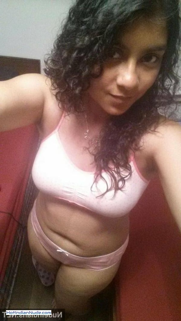 Desi teen girls ki chunauti - Befikre selfie aur pyaar ki duniya