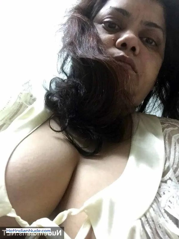 indian desi aunty sex photos ki nangi pics aur hot gallery - Bangladeshi aunty shows big boobs and bra panty selfies 154