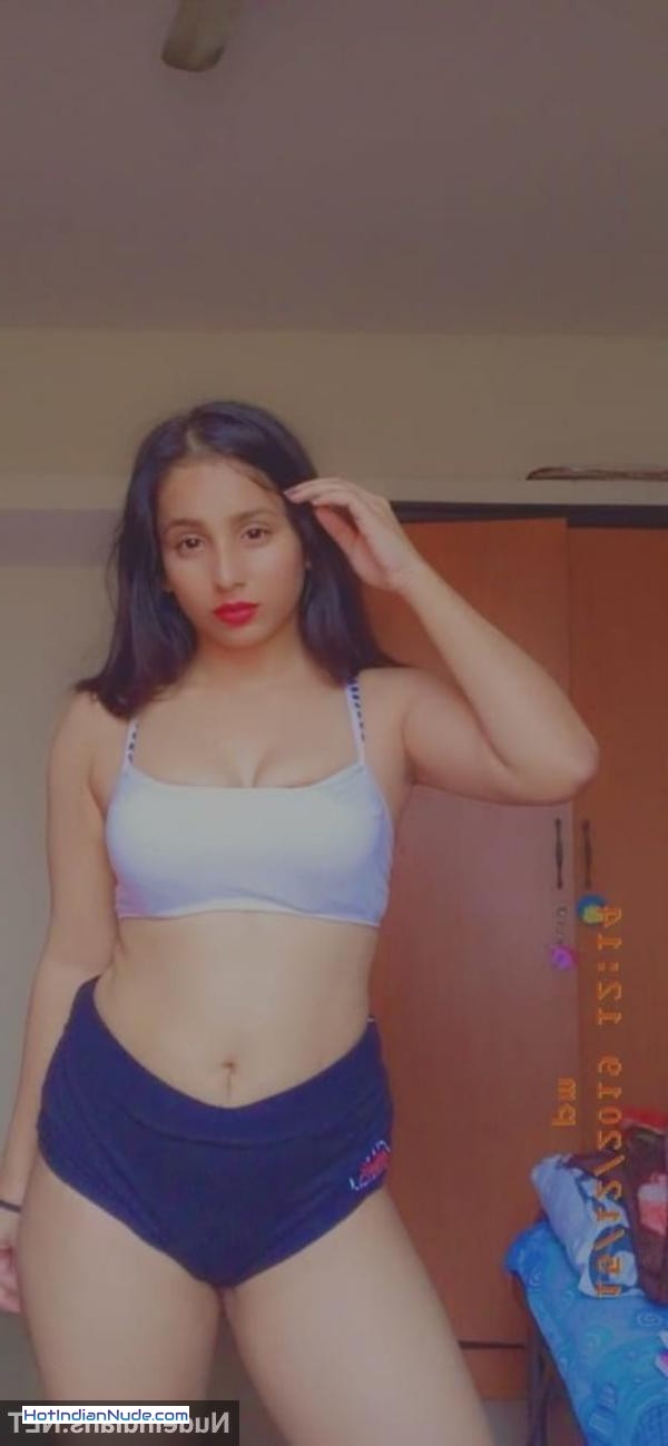 indian girl porn photo ki nangi pics aur hot gallery - Watch NRI Indian girl flashing big tits pink nipples nude 869