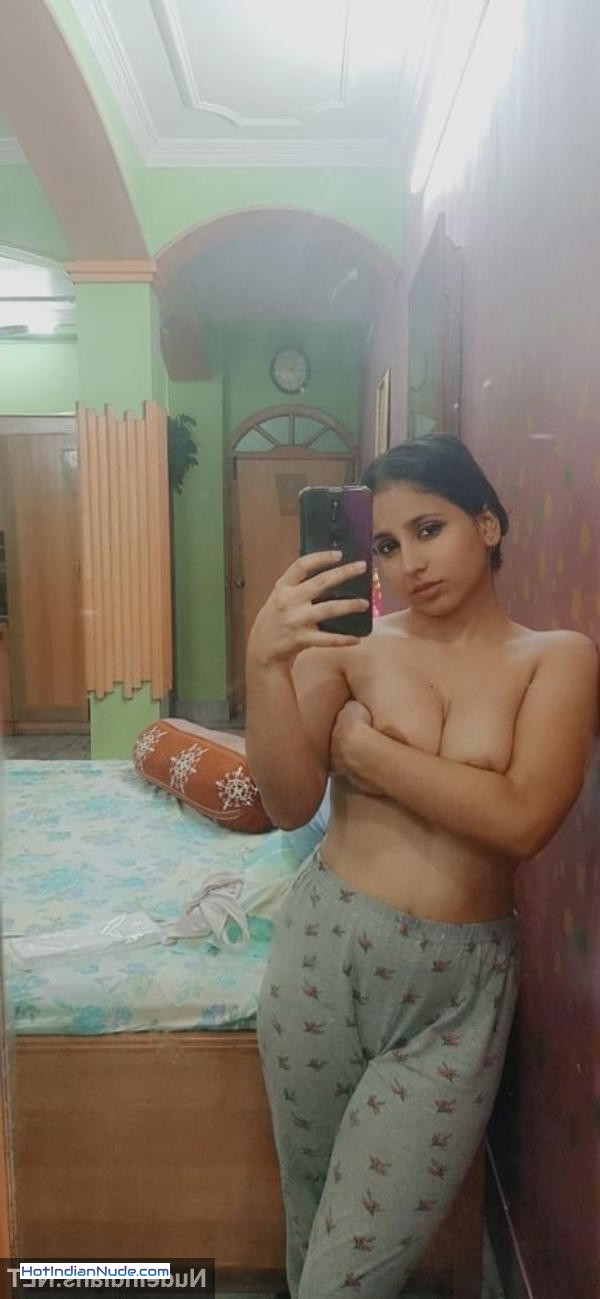 indian girl porn photo ki nangi pics aur hot gallery - Watch NRI Indian girl flashing big tits pink nipples nude 869