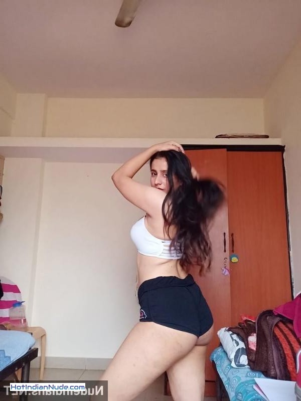 indian girl porn photo ki nangi pics aur hot gallery - Watch NRI Indian girl flashing big tits pink nipples nude 869