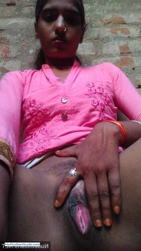 indian kinky girl nude photos ki nangi pics aur hot gallery - Lusty Bihari girl spreads pink pussy during video call with BF 701