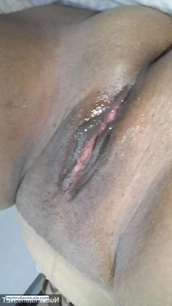 Bewafa Indian bhabhis flashing big assets to their secret boyfriends