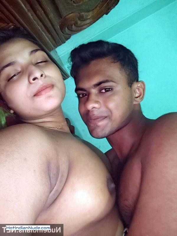 Mallu Aunty Hot Photos ki nangi pics aur hot gallery - Naked mallu bhabhi romantic sex photos with husbands viral 61