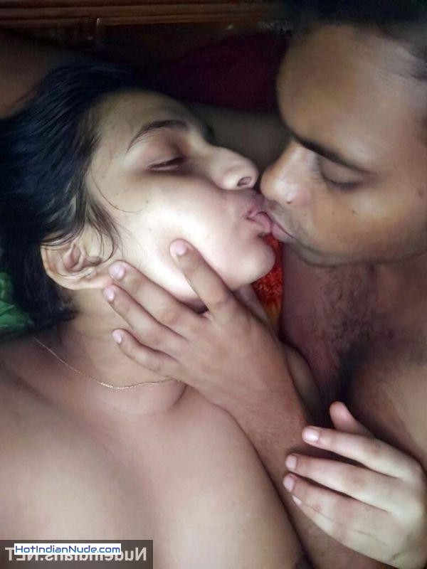 Mallu Aunty Hot Photos ki nangi pics aur hot gallery - Naked mallu bhabhi romantic sex photos with husbands viral 61