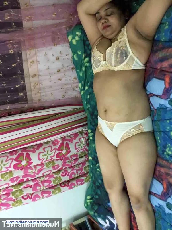 Mature Aunty Nude Photos ki hot photos aur nude collection