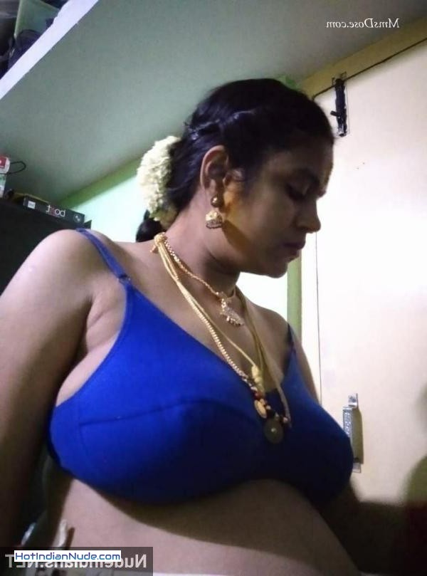 naked boobs indian ki nangi pics aur hot gallery - MILF Telugu aunty exposing round big boobs in saree and bra 720