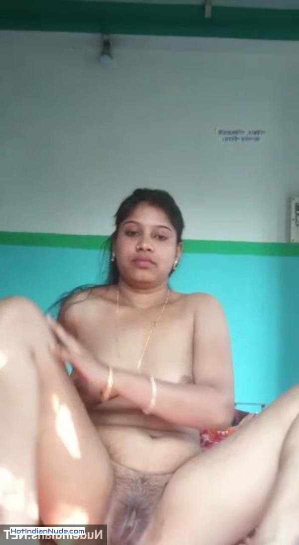 nude indian bhabhi photos ki nangi pics aur hot gallery - Bhabhi nude boobs photos – Bra panty striptease on camera 231
