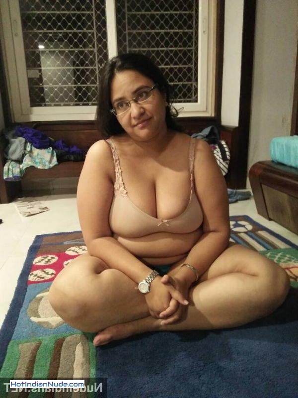 Nude Indian Big Tits ki nangi pics aur hot gallery - Chubby school teacher big tits show and sex with BF at home 427