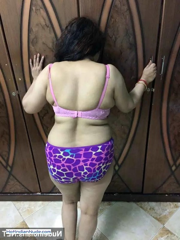 nude photos of boobs ki nangi pics aur hot gallery - Bangladeshi aunty shows big boobs and bra panty selfies 86