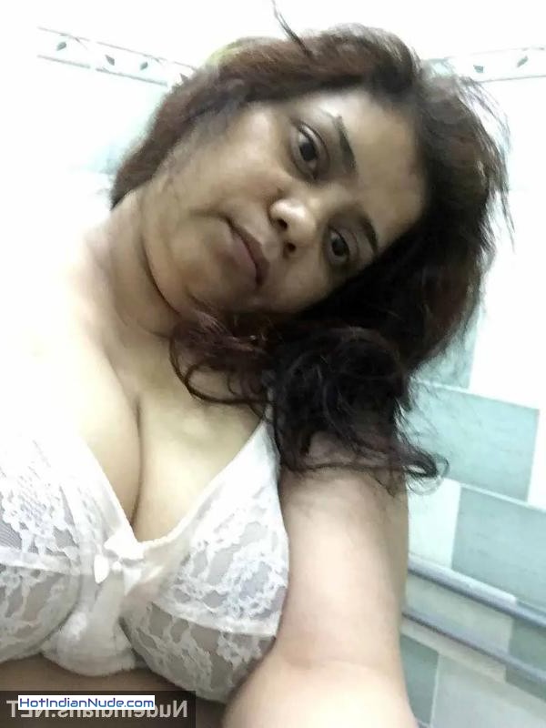 nude photos of boobs ki nangi pics aur hot gallery - Bangladeshi aunty shows big boobs and bra panty selfies 86