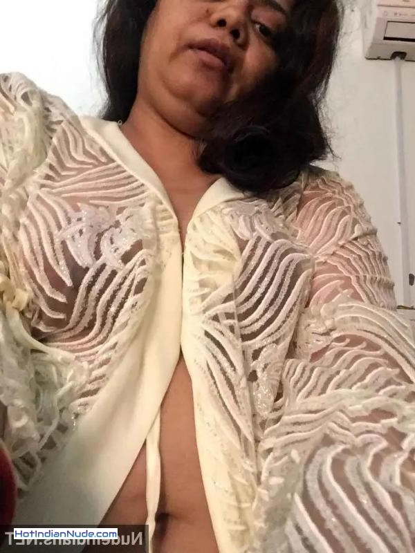 nude photos of boobs ki nangi pics aur hot gallery - Bangladeshi aunty shows big boobs and bra panty selfies 86