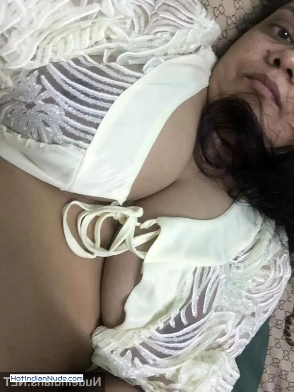 nude photos of boobs ki nangi pics aur hot gallery - Bangladeshi aunty shows big boobs and bra panty selfies 86